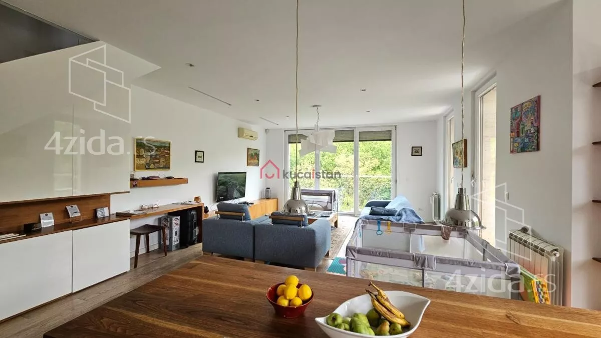 Četvoroiposoban stan | 4zida