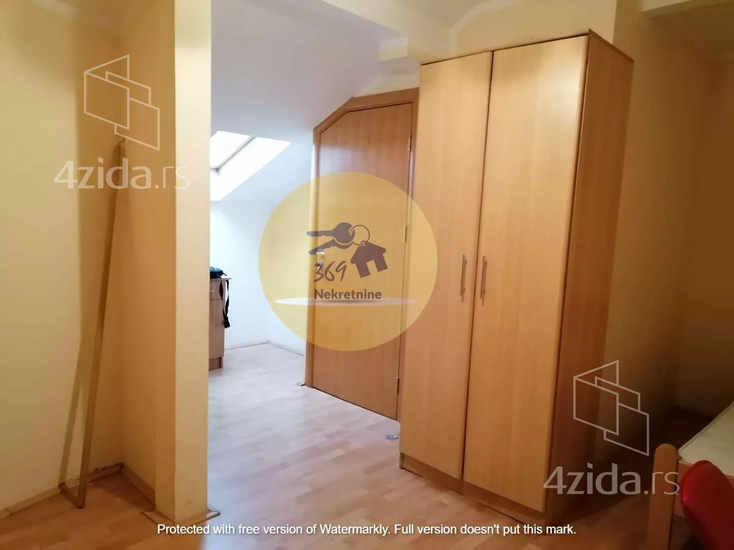 Sedmosoban stan | 4zida