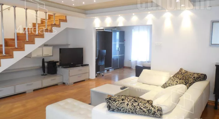 Četvoroiposoban stan | 4zida