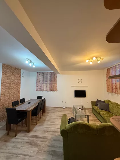 Pozorišna | 4zida.rs