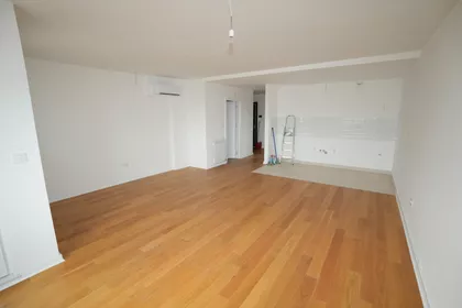 Vukov Spomenik | 4zida.rs