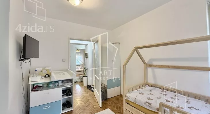 Petosoban stan | 4zida