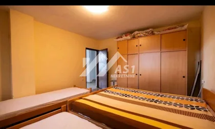 Školska | 4zida.rs