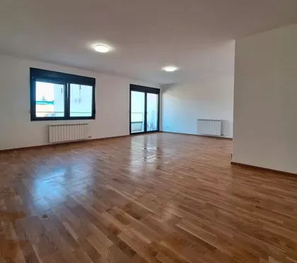 Trg Mučenika | 4zida.rs