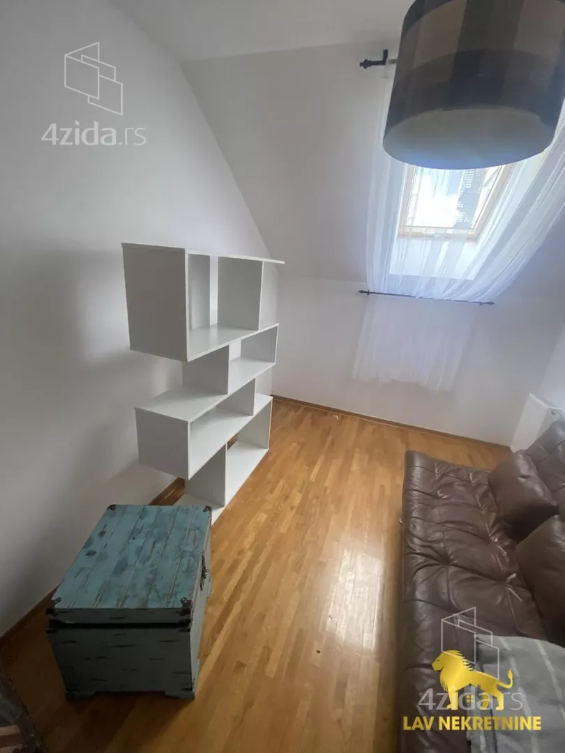 Troiposoban stan | 4zida