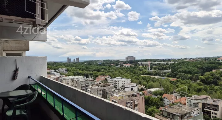 Četvoroiposoban stan | 4zida