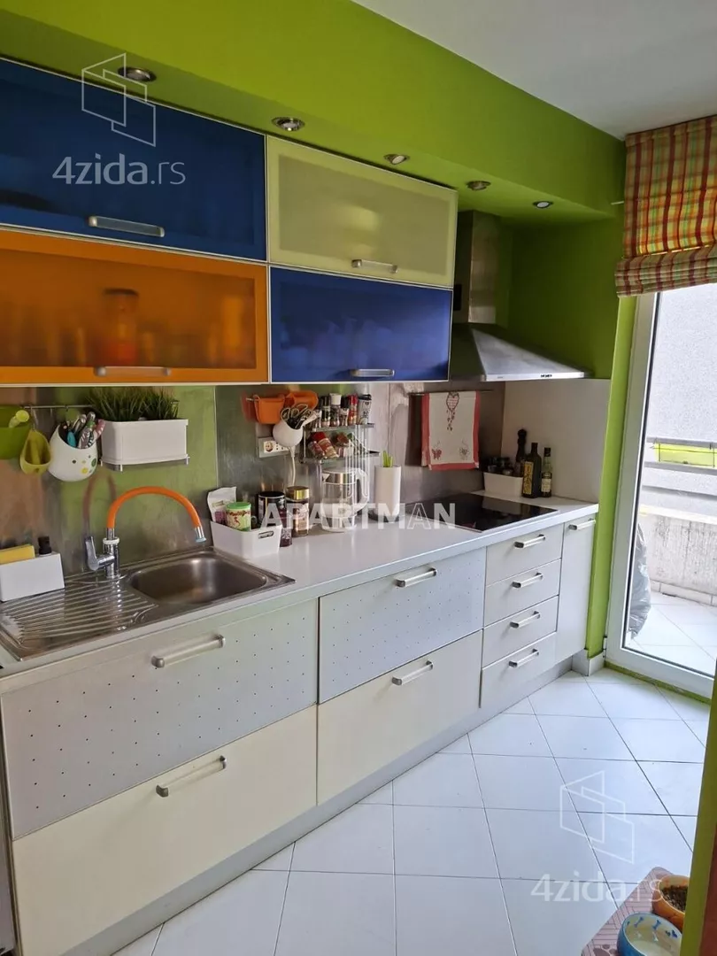 Petosoban stan | 4zida