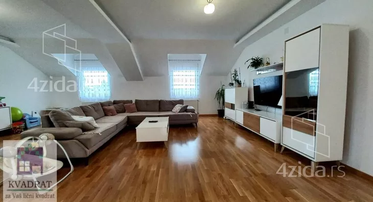 Petosoban stan | 4zida