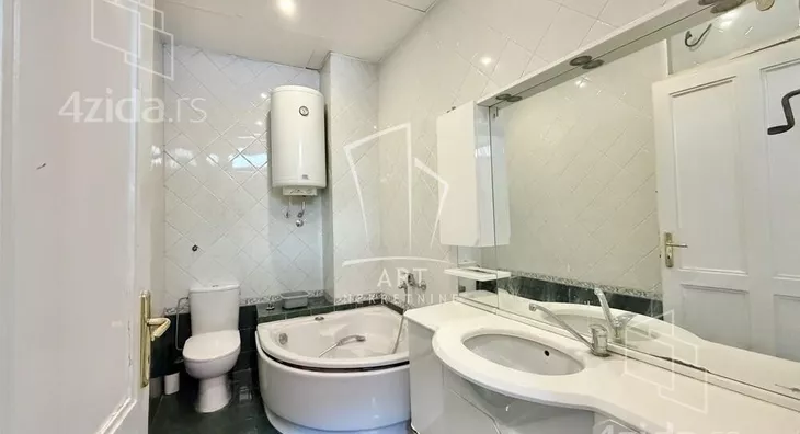 Četvoroiposoban stan | 4zida