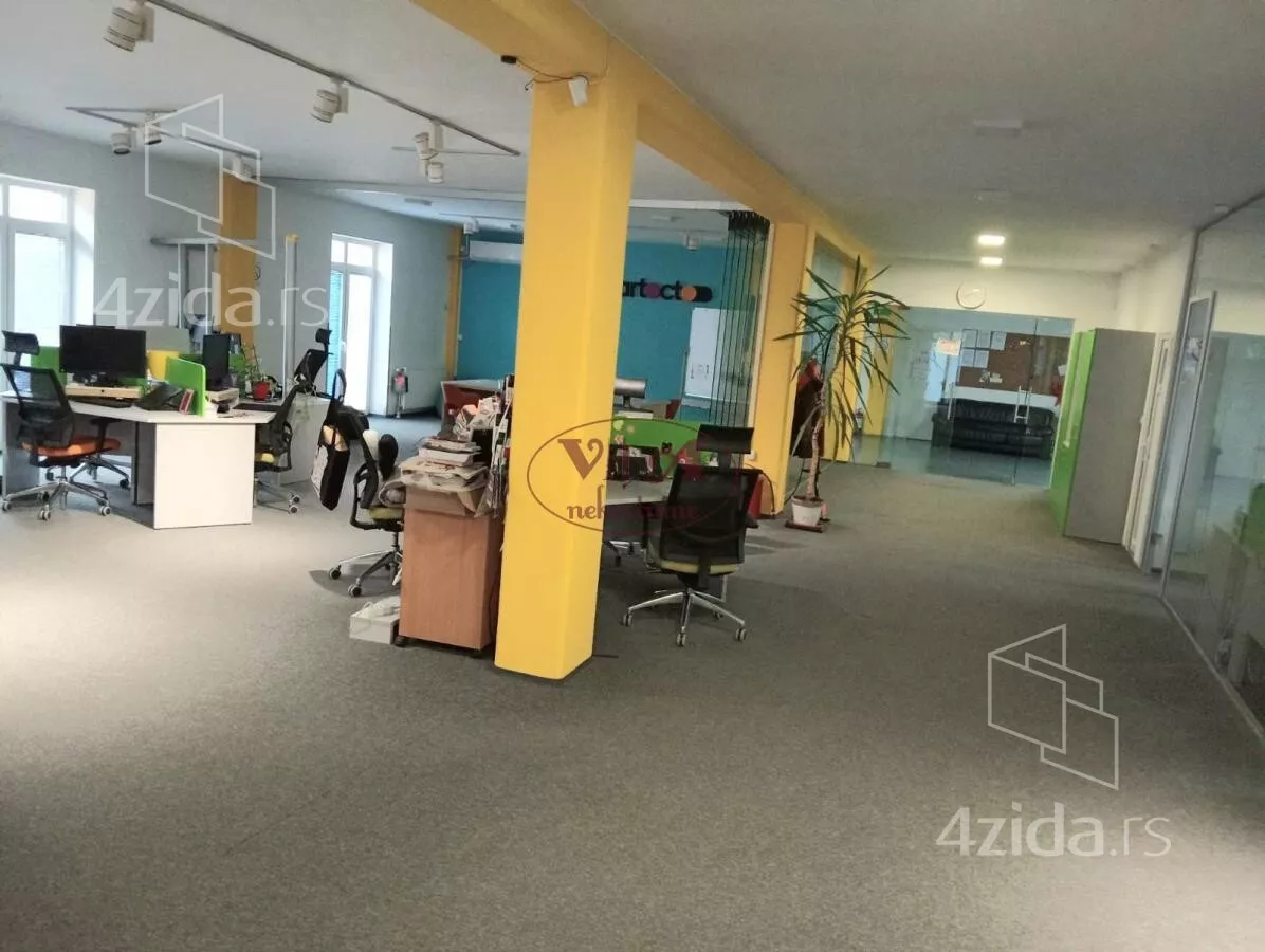 Poslovna zgrada | 4zida