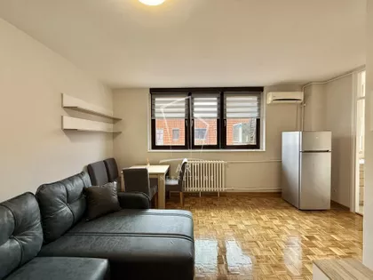 Zorana Radmilovića | 4zida.rs