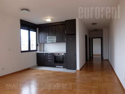 CRVENI KRST | 4zida.rs