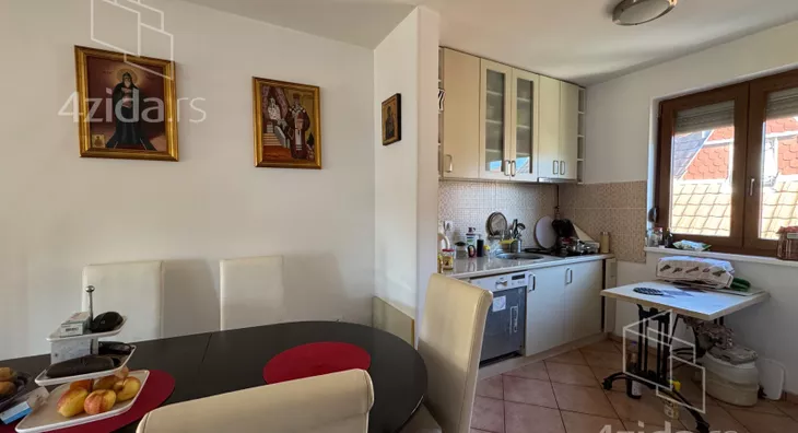 Petoiposoban stan | 4zida