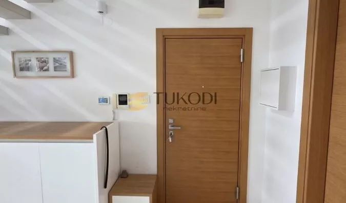 Sedmosoban stan | 4zida