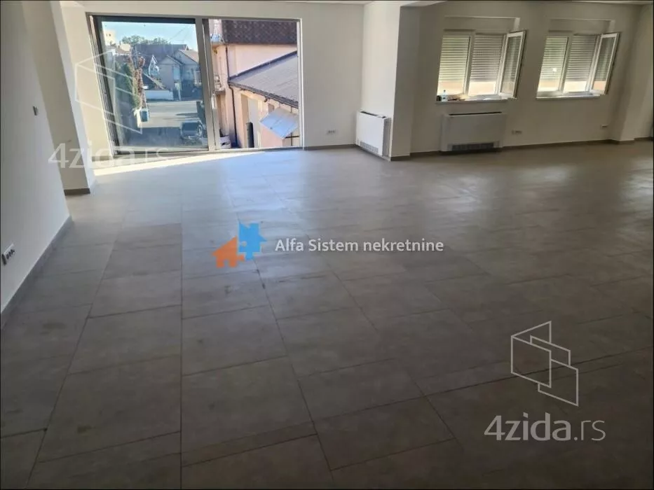 Poslovna zgrada | 4zida