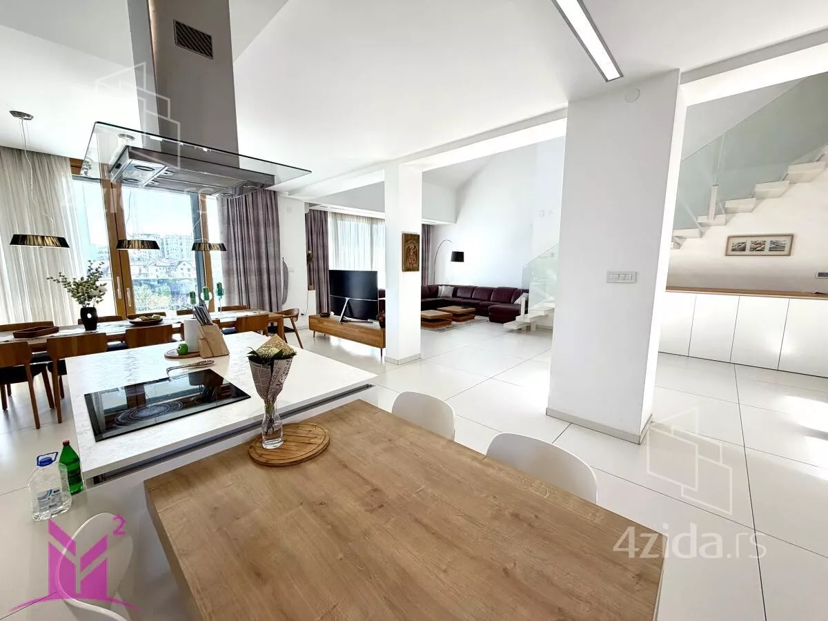 Sedmosoban stan | 4zida