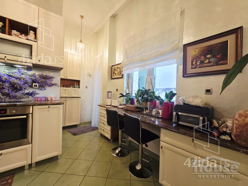 Petosoban stan | 4zida