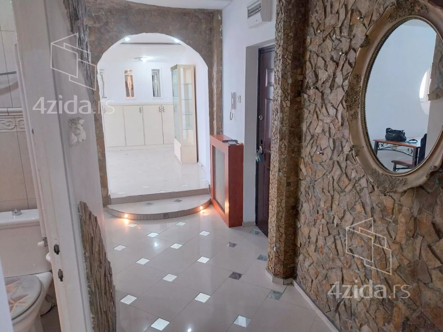 Troiposoban stan | 4zida