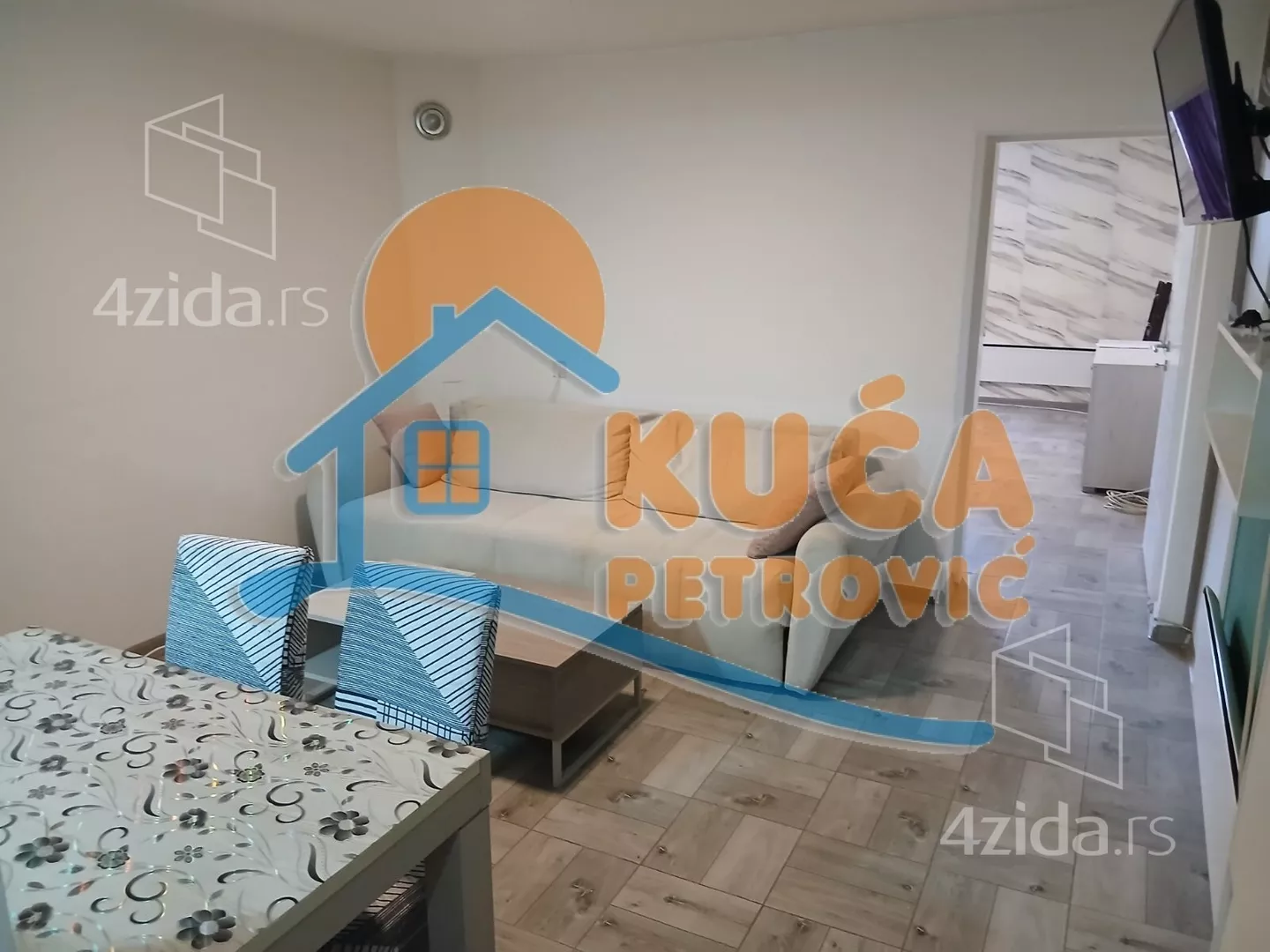 Jednoiposoban stan | 4zida