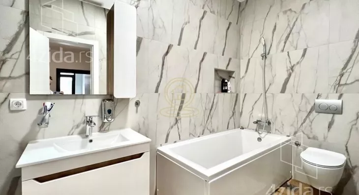 Poslovna zgrada | 4zida