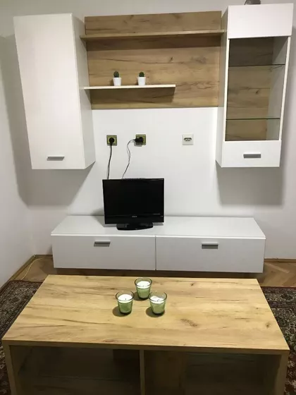 Crveno barjace 1c | 4zida.rs