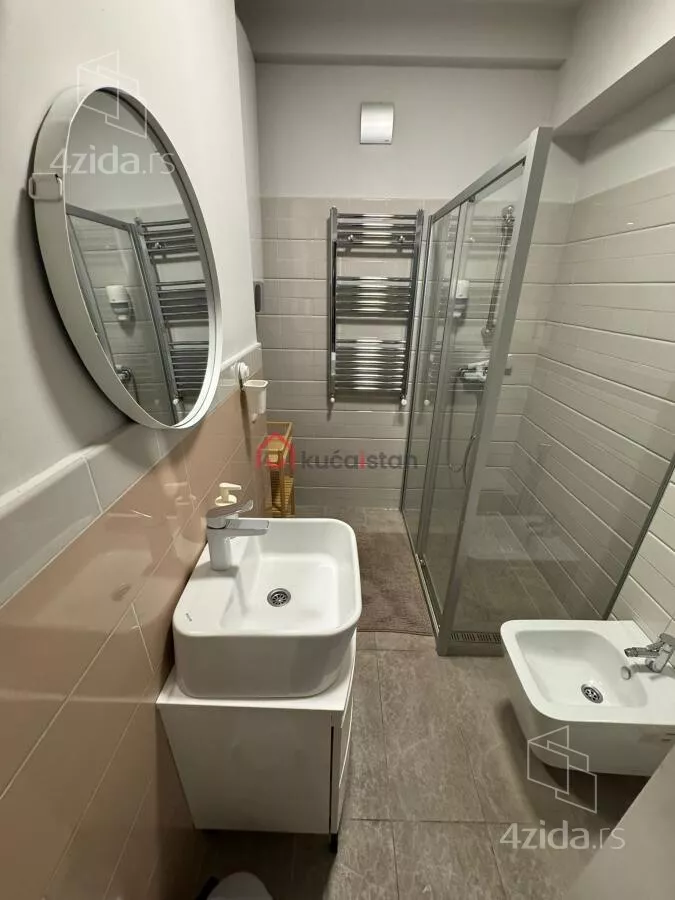 Petosoban stan | 4zida