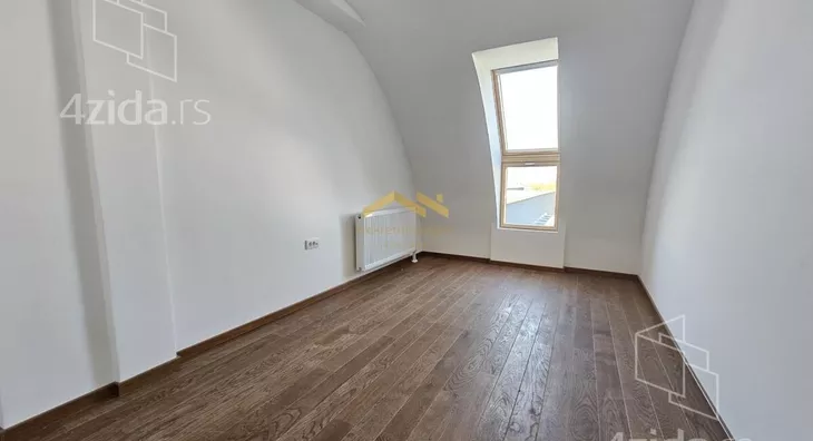 Šestosoban stan | 4zida