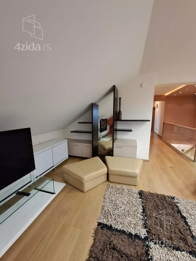 Šestosoban stan | 4zida