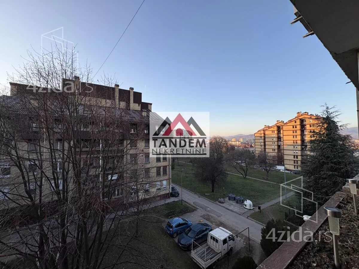 Četvoroiposoban stan | 4zida