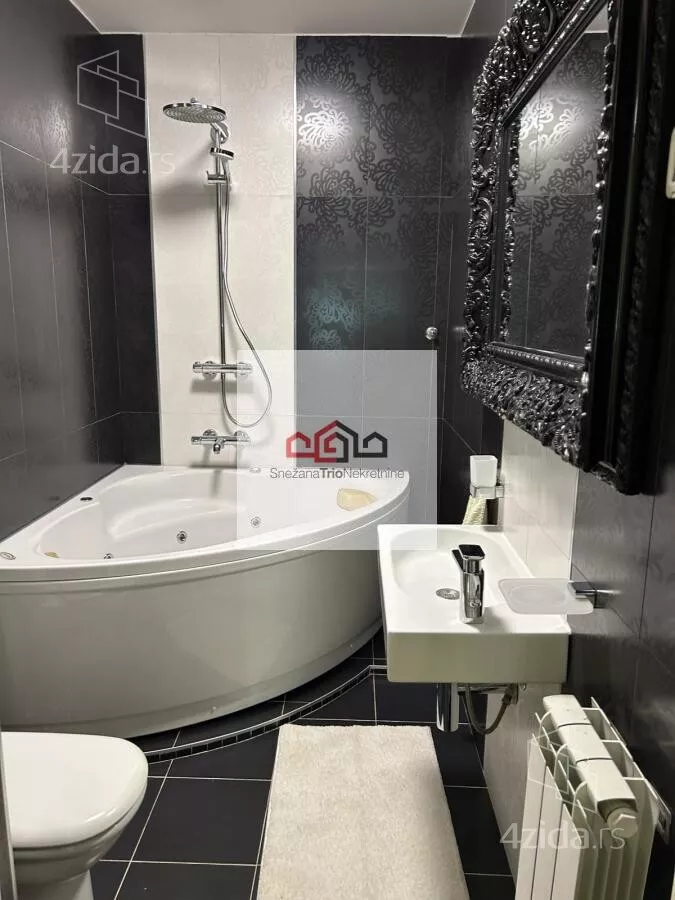 Četvoroiposoban stan | 4zida