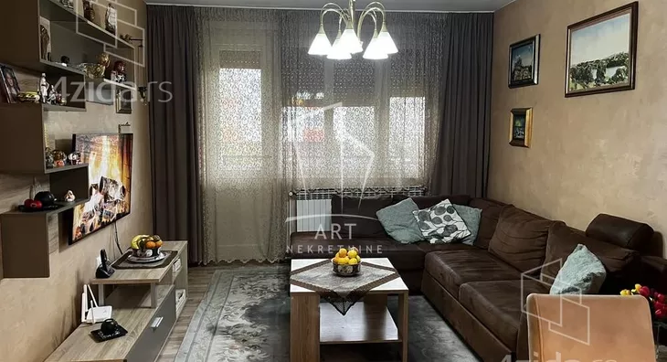 Šestosoban stan | 4zida