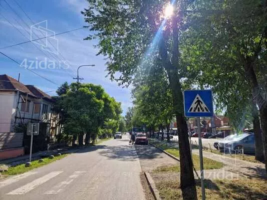 Plac | 4zida