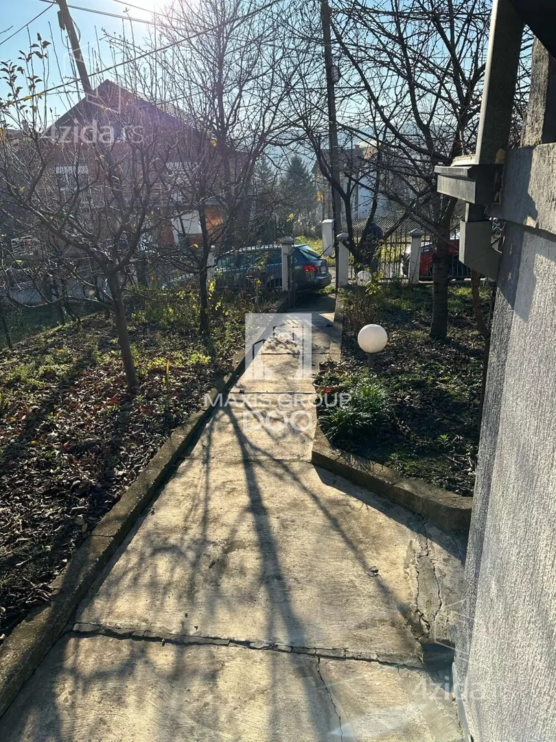 Četvoroiposoban stan | 4zida