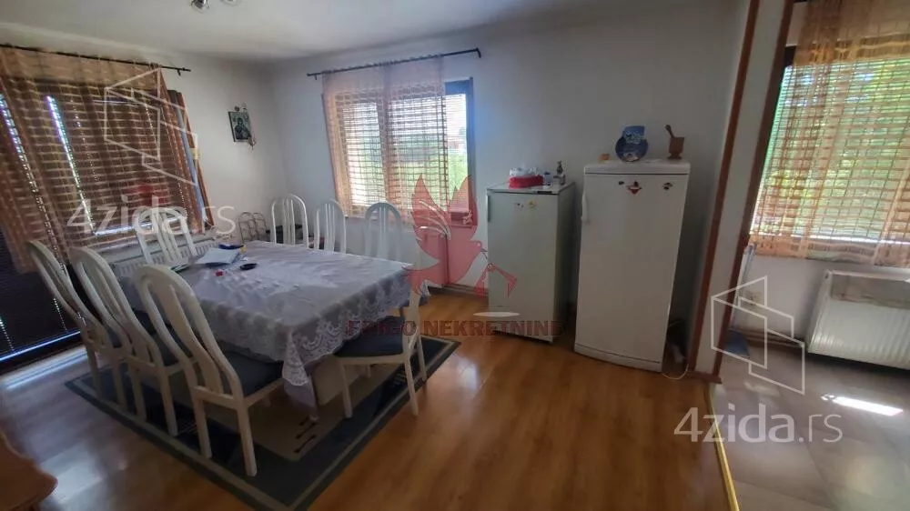 Šestoiposoban stan | 4zida