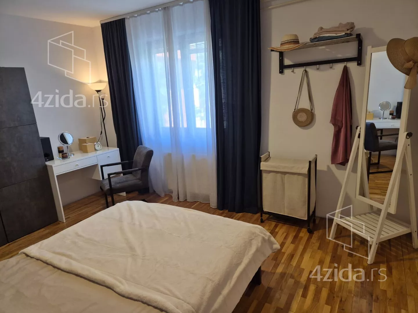 Petoiposoban stan | 4zida