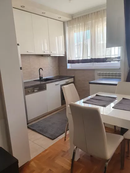 Crveni Krst Vračar | 4zida.rs