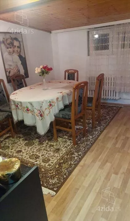 Troiposoban stan | 4zida