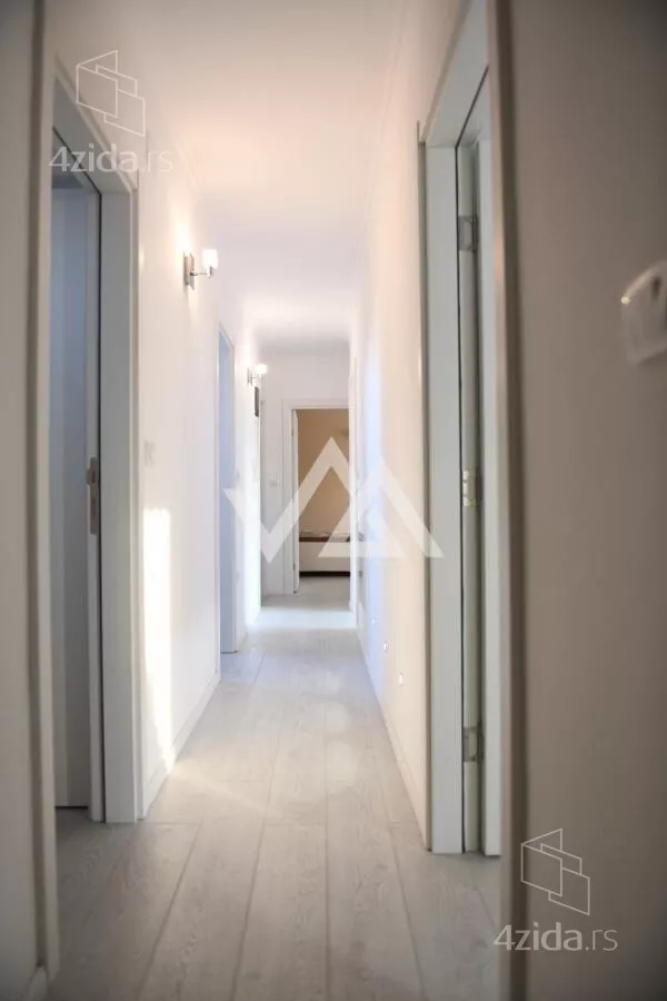 Šestosoban stan | 4zida