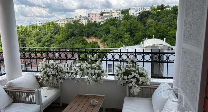 Četvoroiposoban stan | 4zida