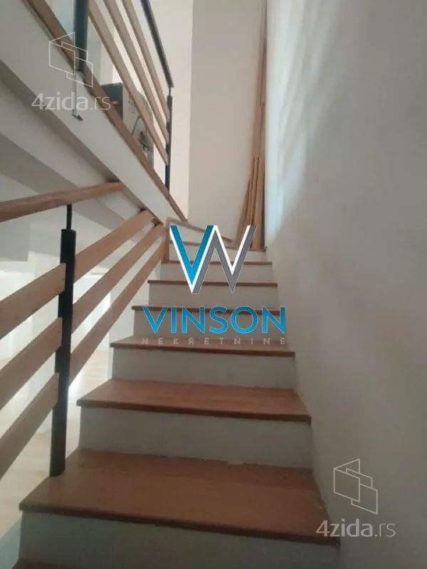 Četvoroiposoban stan | 4zida