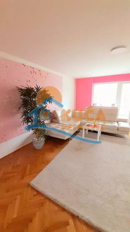 Trg Pavla Stojkovića | 4zida.rs