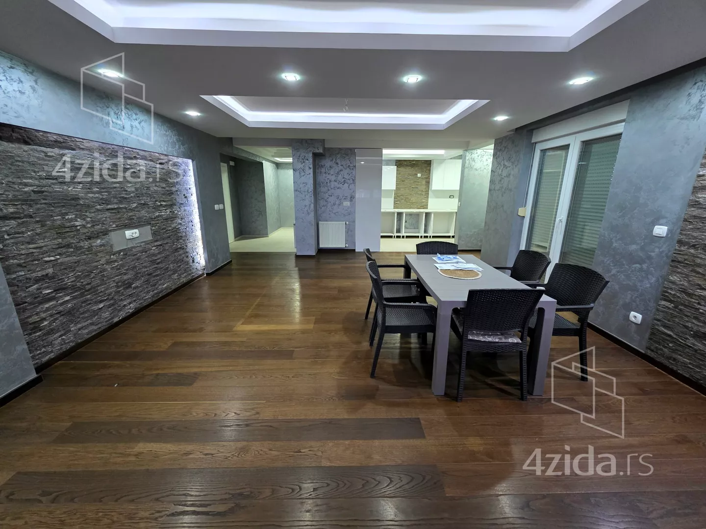 Četvoroiposoban stan | 4zida