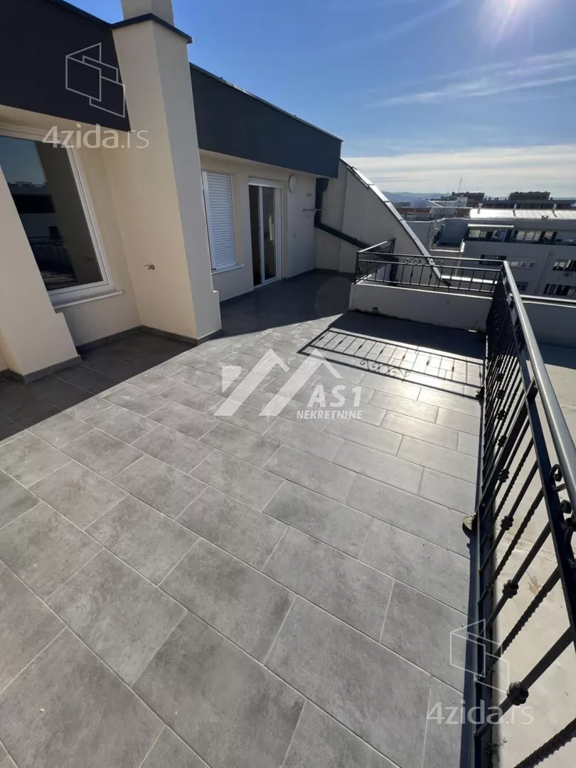 Šestosoban stan | 4zida