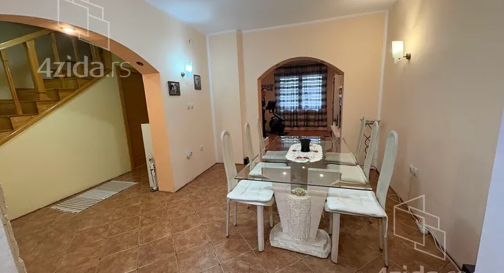 3-etažna kuća | 4zida