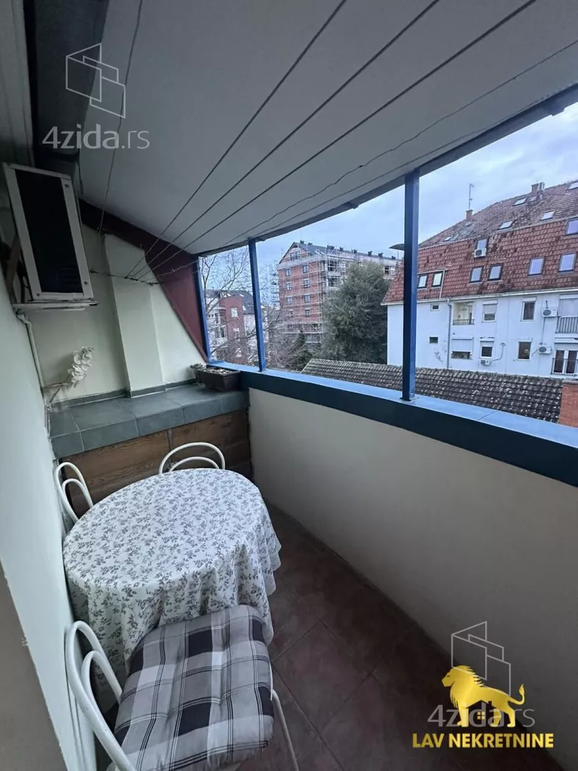 Dvoiposoban stan | 4zida