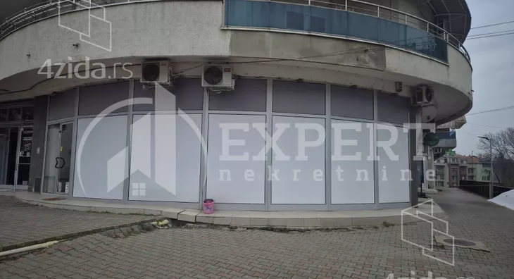 Lokal | 4zida