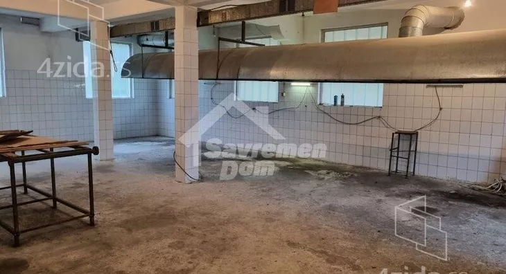 Poslovna zgrada | 4zida