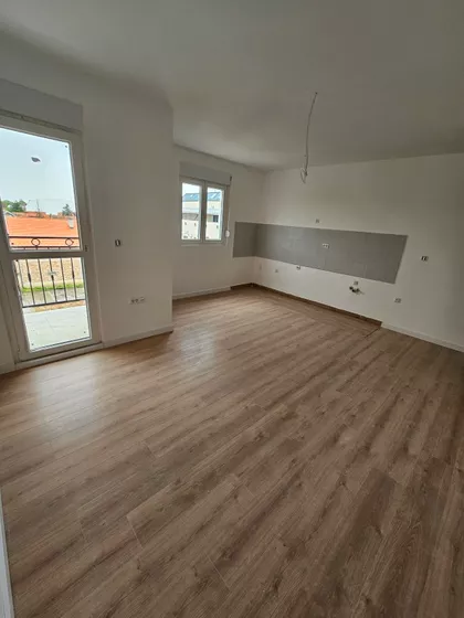 JOVANA BRANKOVICA | 4zida.rs