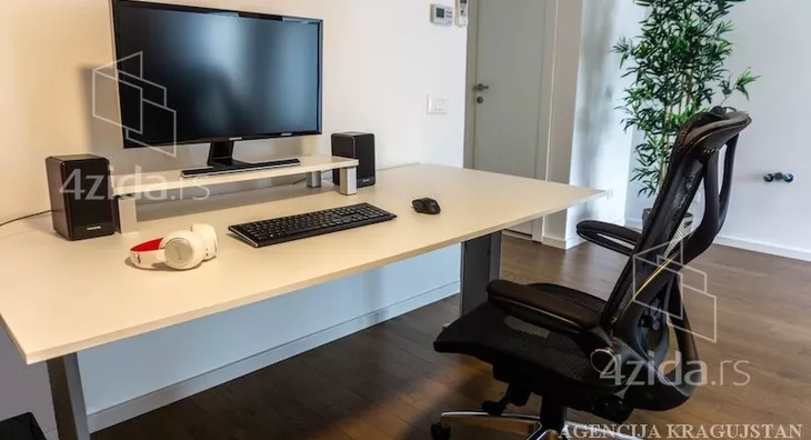 Petosoban stan | 4zida