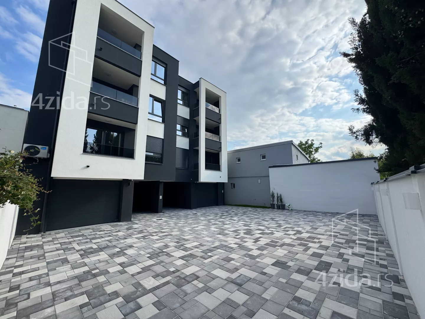 Šestosoban stan | 4zida